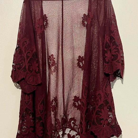 Maurices Medium Lightweight Burgundy Open Front Sheer Lace Kimono - Picture 2 of 9